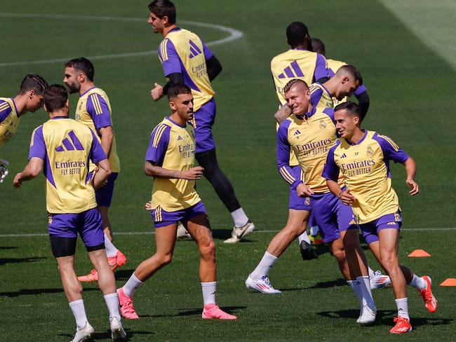 MADRID, 24/05/2024.-Los jugadores del Real Madrid durante el entrenamiento celebrado este viernes en la Ciudad Deportiva Real Madrid.-EFE/JJ Guillén