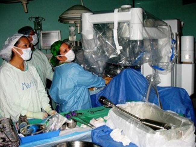 Primera cirugía robótica a un niño en Latinoamérica se realizó en Bogotá con éxito