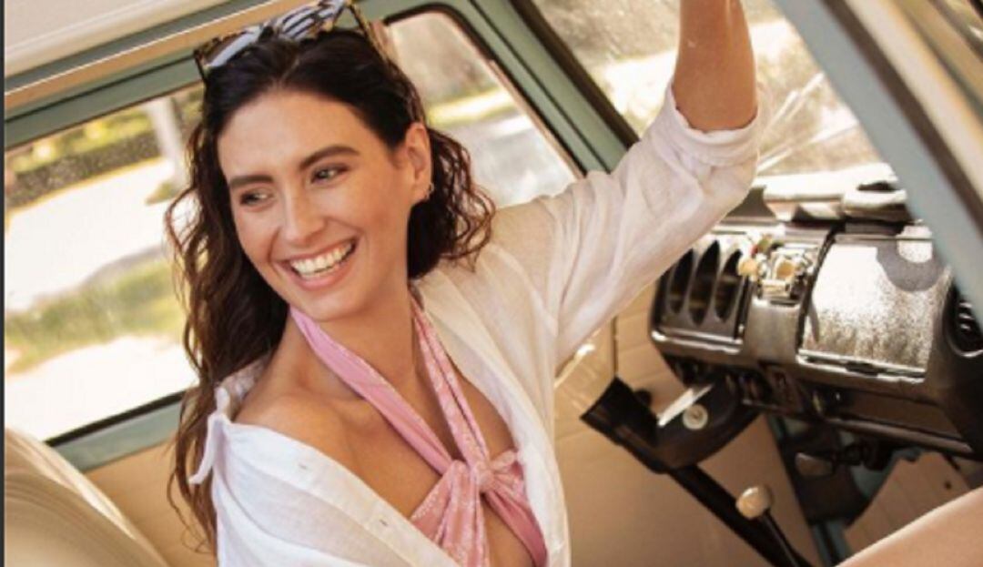 Al natural, así posó Taliana Vargas en traje de baño