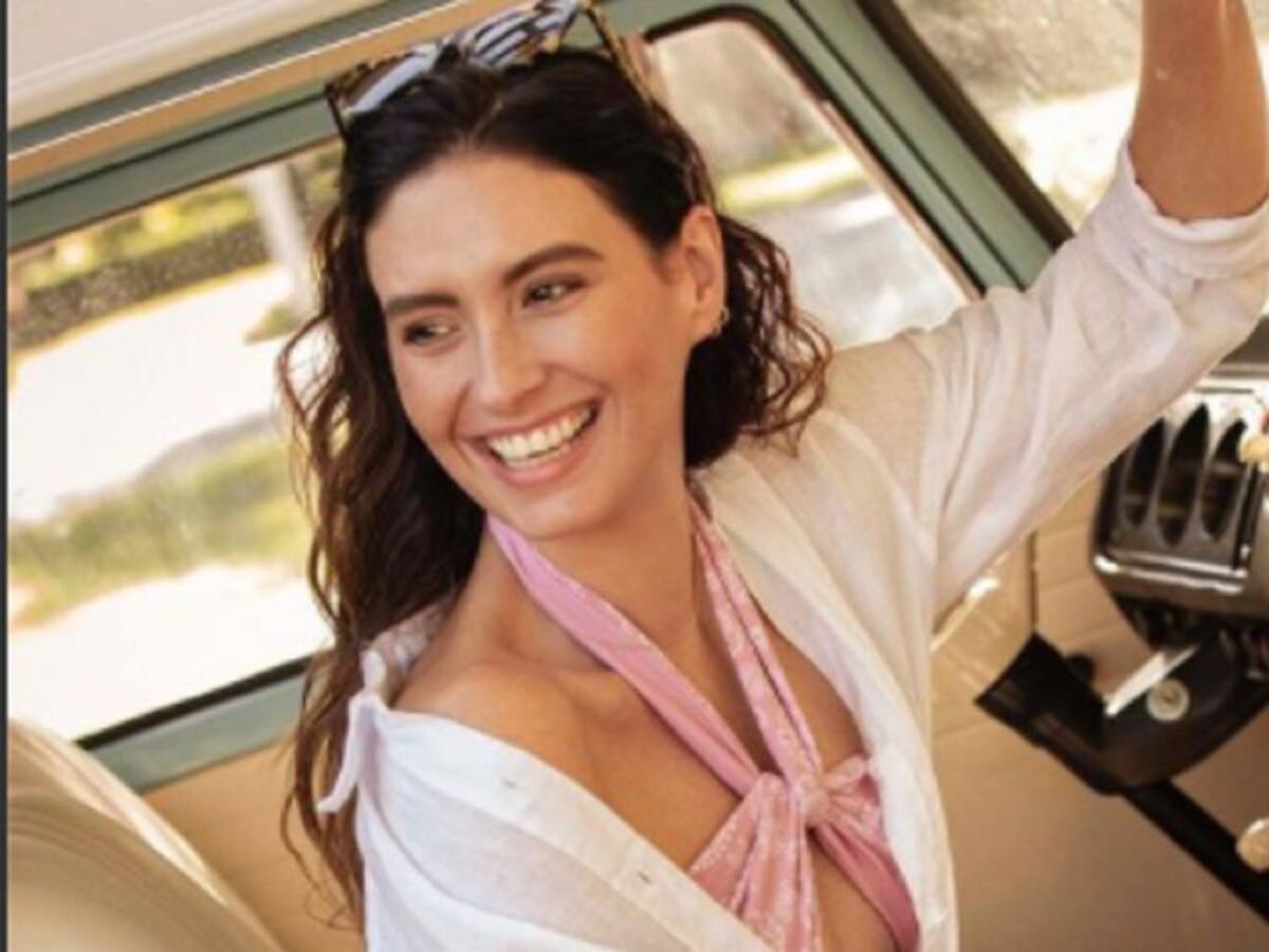 Al natural, así posó Taliana Vargas en traje de baño