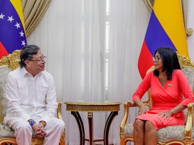 Gustavo Petro y Delcy Rodríguez. Foto: Presidencia Colombia.