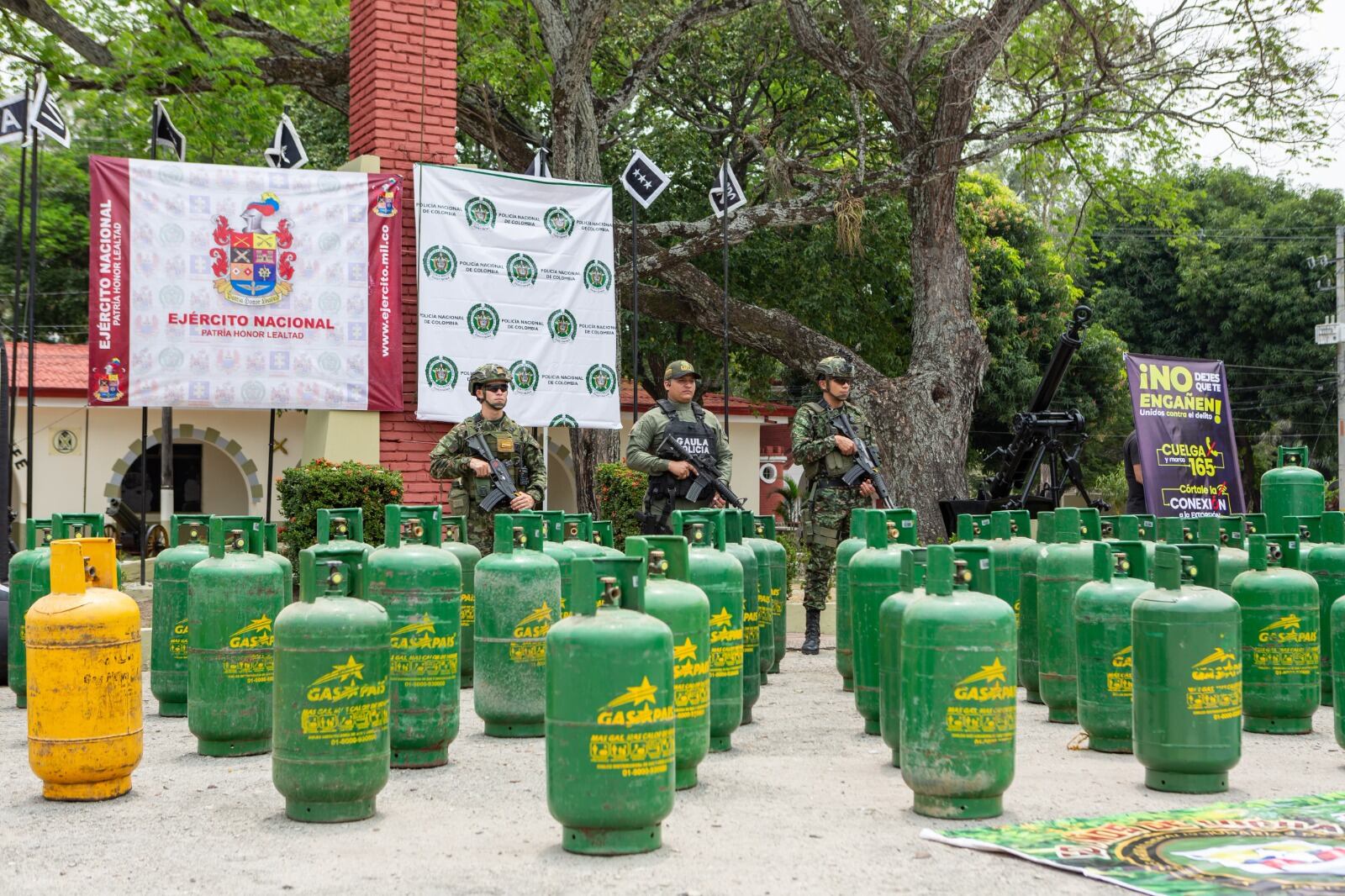61 cilindros que habían sido hurtados a una empresa de gas. Foto Novena Brigada.
