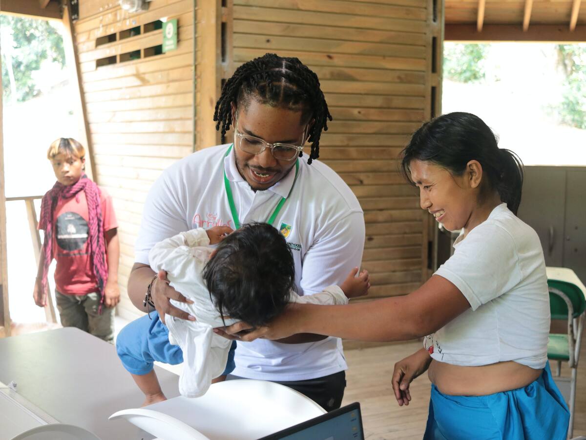 Arrullos Antioquia lleva atención integral a comunidad indígena Emberá Katío en Uramita