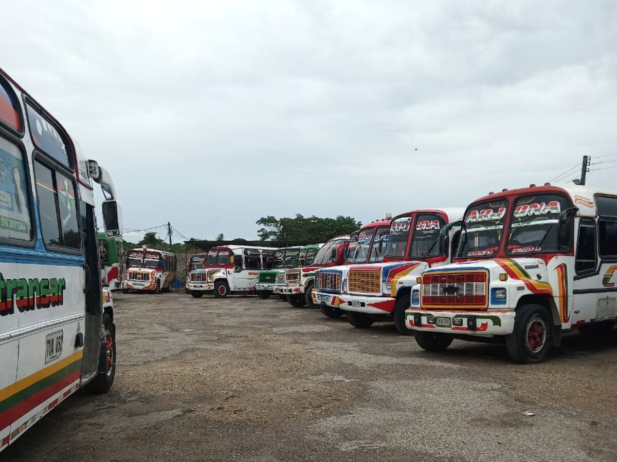 Más de 500 buses fuera de circulación en Bolívar por bloqueos en peaje de Turbaco