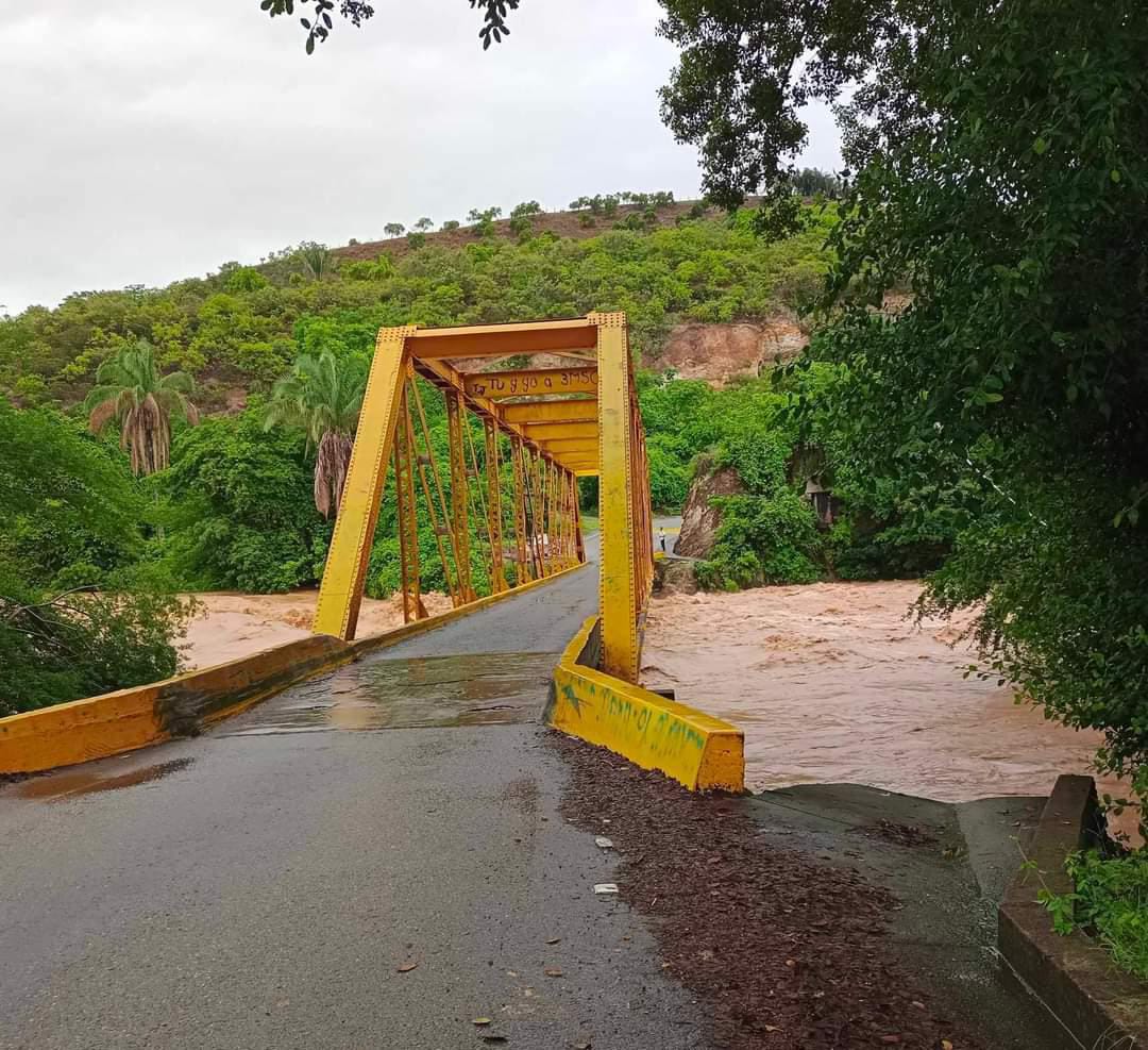 Ríos del Tolima reportan un incremento del caudal. Esta imagen corresponde a puente amarillo entre Guamo y Ortega.