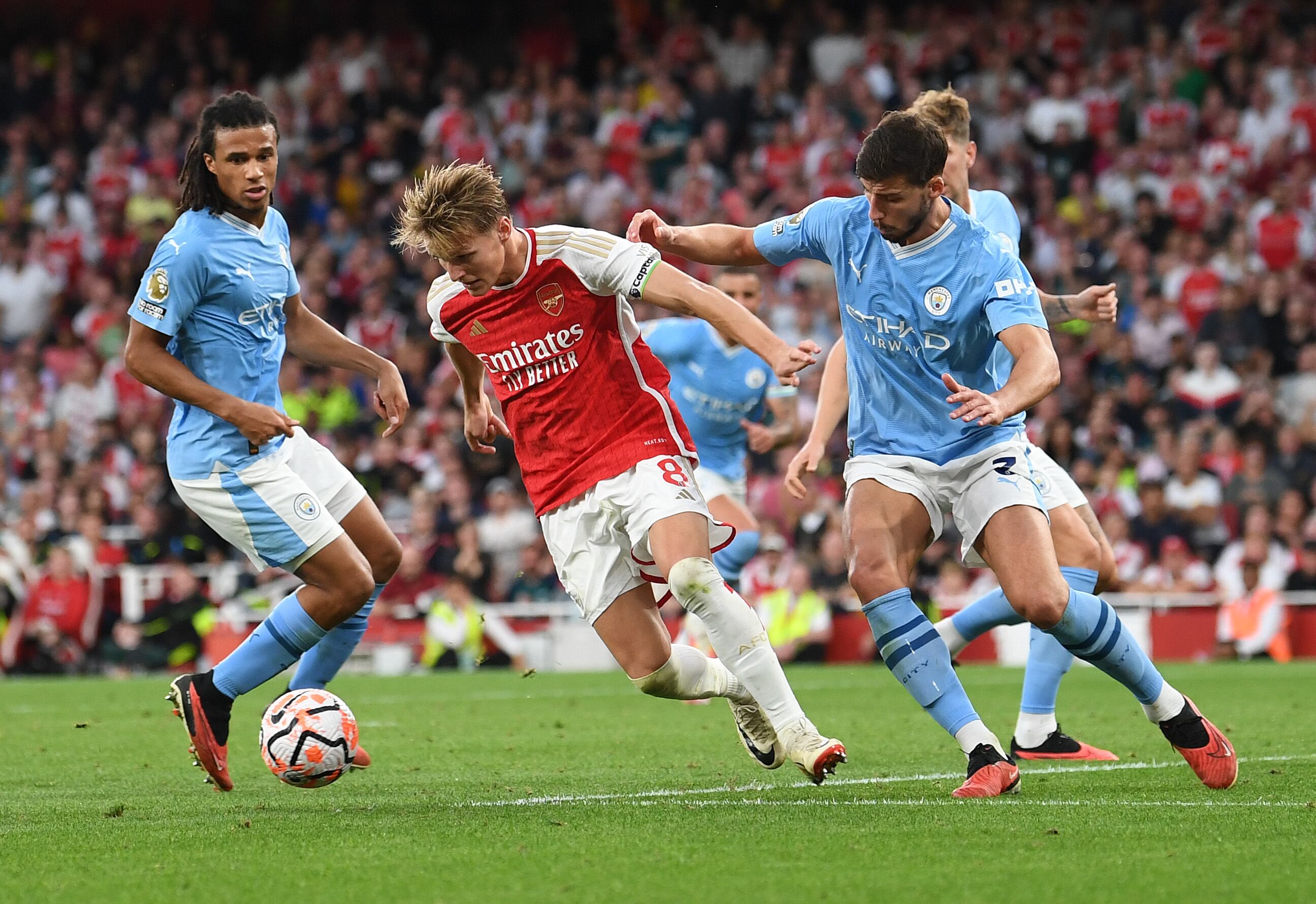 Duelo de Premier entre Arsenal y Manchester City / Getty Images