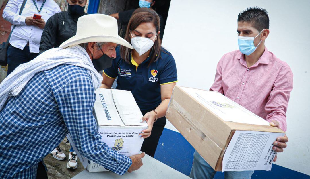 Entrega de ayudas humanitarias en Tolima