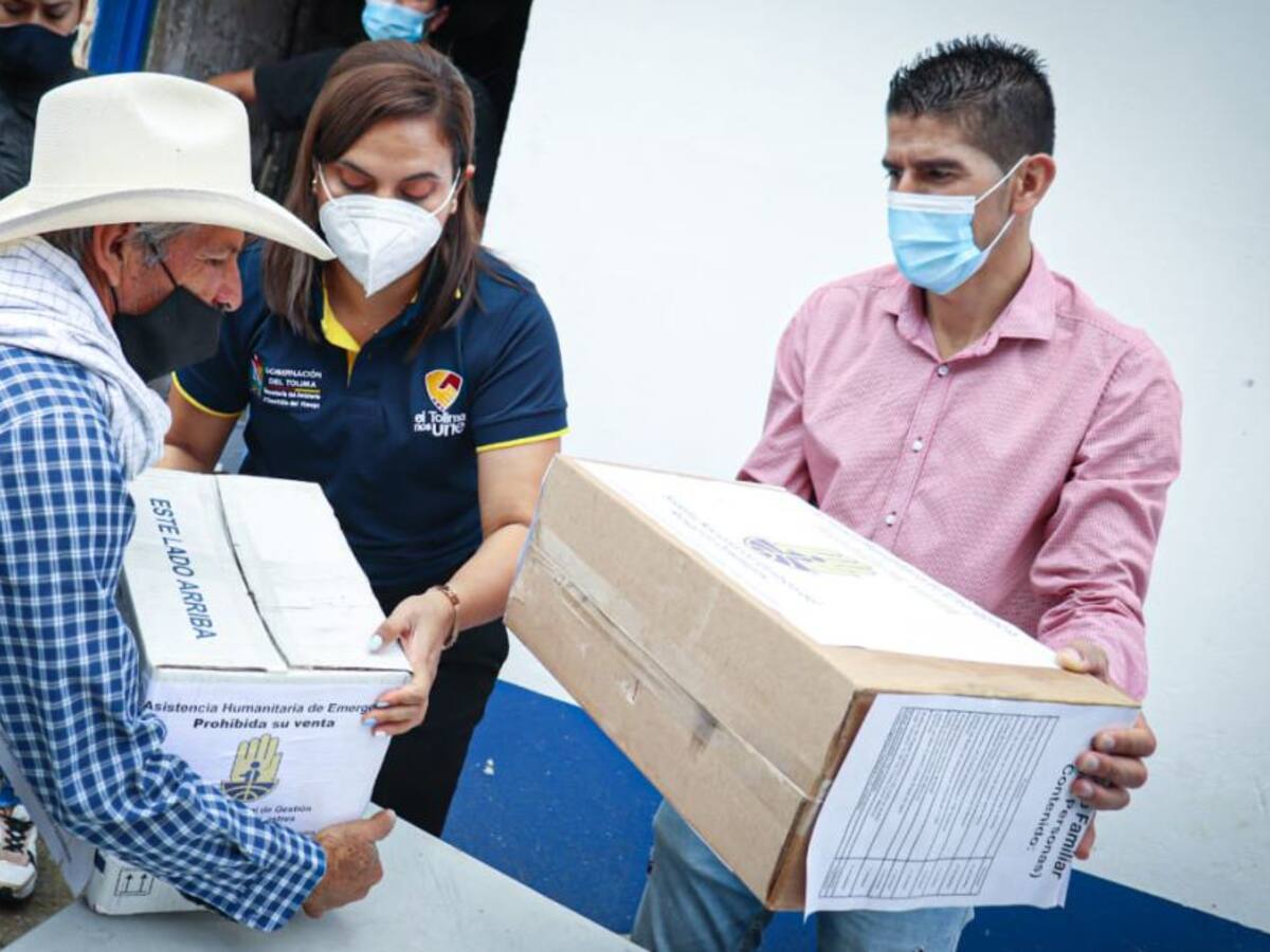 Entregan ayudas humanitarias a familias afectadas por lluvias en Tolima