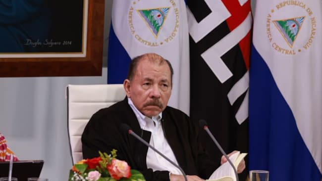 AME3604. MANAGUA (NICARAGUA), 26/08/2024.- Fotografía cedida por la presidencia de Nicaragua del presidente de Nicaragua, Daniel Ortega, durante una cumbre virtual con jefes de Estado de la Alianza Bolivariana para los Pueblos de Nuestra América (ALBA), este lunes en Managua (Nicaragua). El presidente de Nicaragua, Daniel Ortega, dio este lunes por rotas las relaciones con Brasil, y tildó a su homólogo brasileño, Luiz Inácio Lula da Silva, de "arrastrado" y de querer ser el "representante de los yanquis" en América Latina. Durante una cumbre virtual con jefes de Estado de la Alianza Bolivariana para los Pueblos de Nuestra América (ALBA), Ortega criticó a Lula por su posición crítica sobre el controvertido resultado de los comicios celebrados el 28 julio, que concedieron el triunfo al presidente Nicolás Maduro con un 51,9 % de los votos frente a los 43,2 % del candidato opositor Edmundo González. EFE/ Presidencia De Nicaragua SOLO USO EDITORIAL/NO VENTAS/SOLO DISPONIBLE PARA ILUSTRAR LA NOTICIA QUE ACOMPAÑA/CRÉDITO OBLIGATORIO