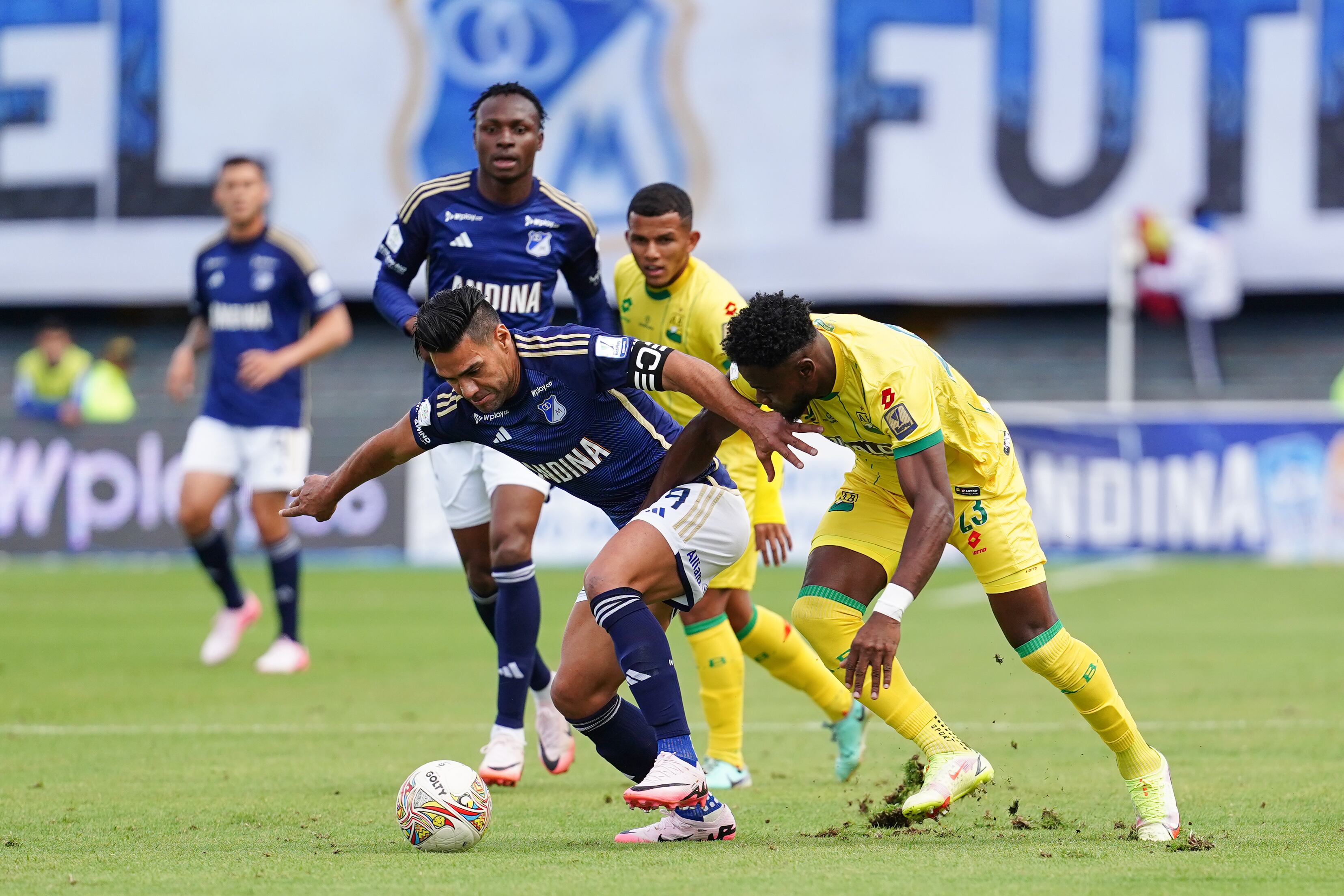 Radamel Falcao García durante un duelo entre Millonarios y Bucaramanga. (Photo by Andres Rot/Getty Images)