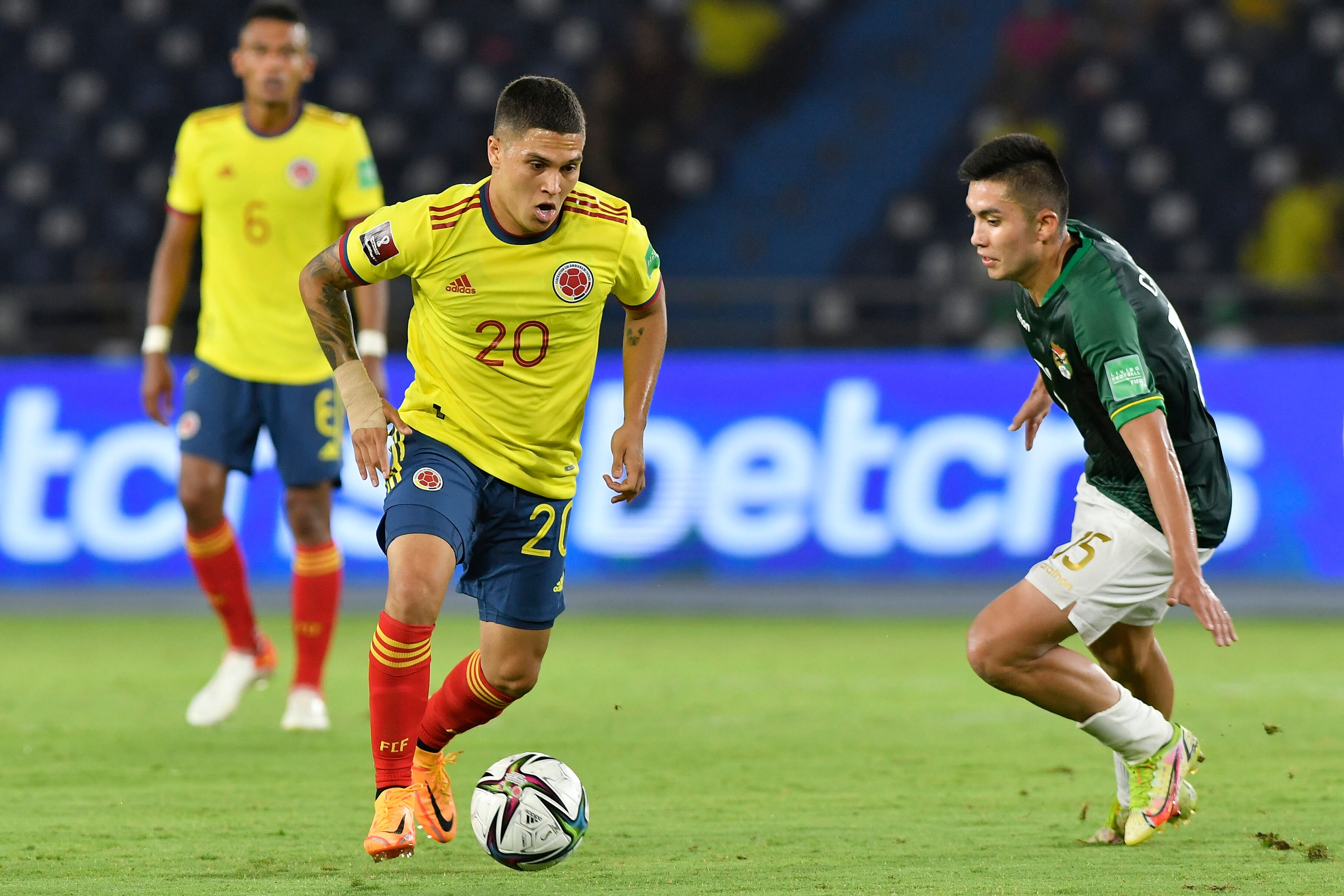 Juan Fernando Quintero enfrentando a Bolivia con la Selección Colombia durante la pasada Eliminatoria. (Photo by Gabriel Aponte/Getty Images)