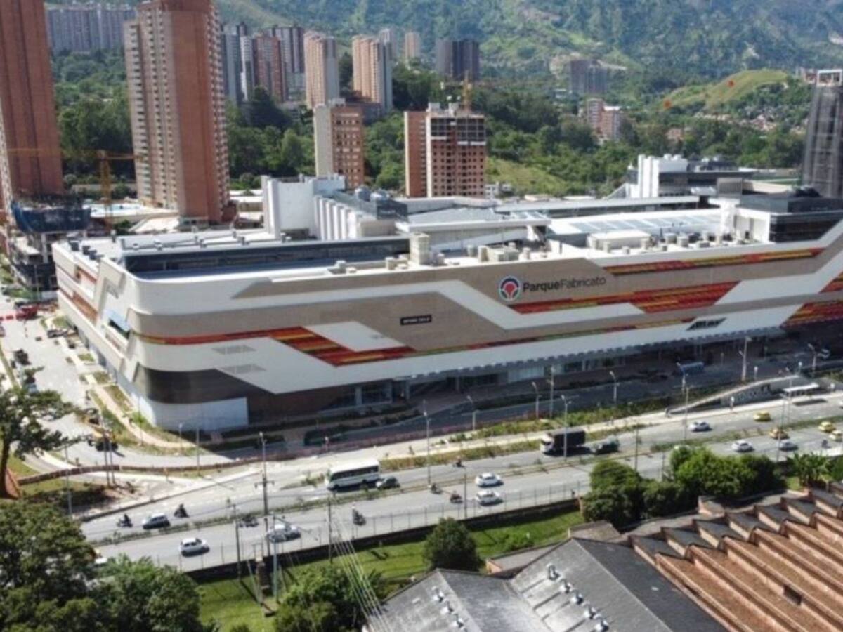 Grupo de jóvenes agredió al personal de seguridad de un centro comercial en Bello
