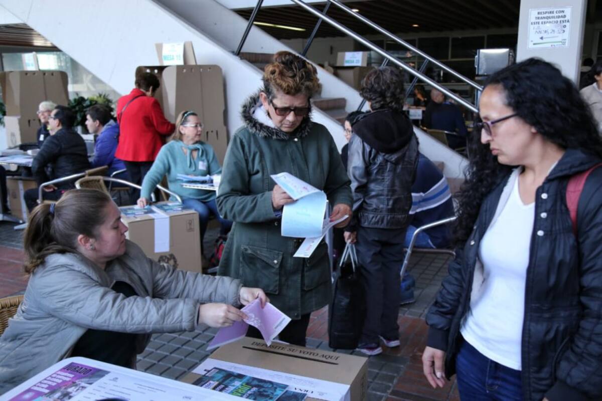 Por votar los ciudadanos tendrán media jornada de descanso según la Ley 403 de 1997.
