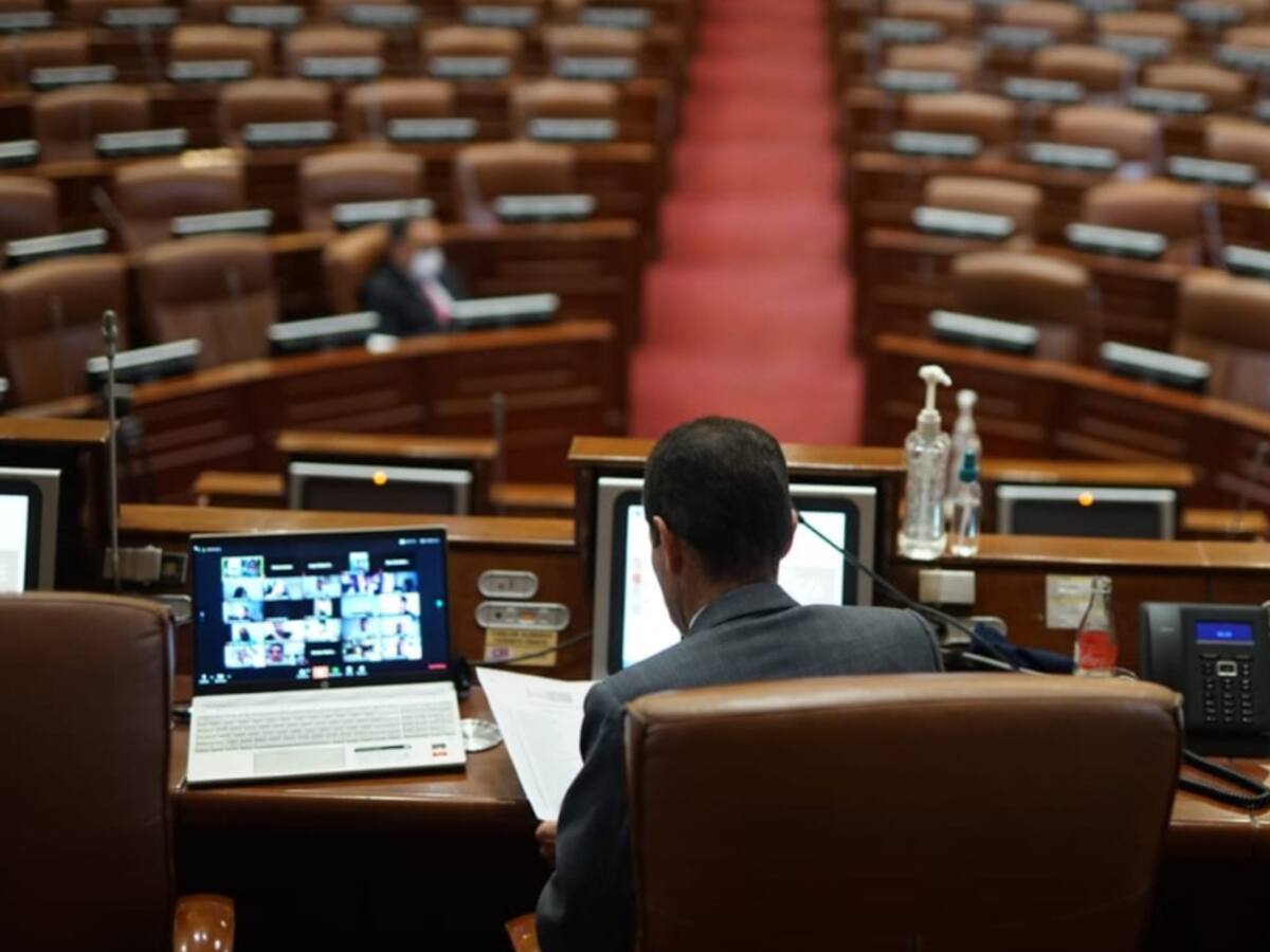 Presidente de la Cámara reta a representantes a asistir al Congreso