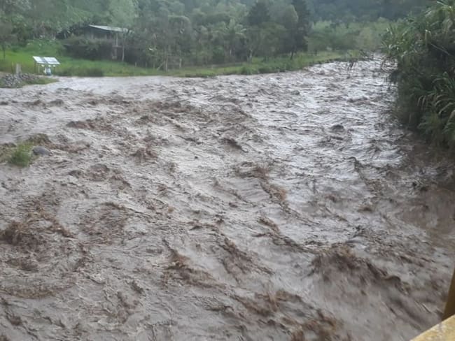 8 de los 12 municipios del Quindío en alerta por derrumbes y creciente de ríos