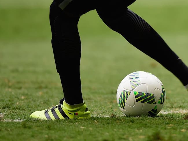Condenan por tres meses a futbolista que no respetó la cuarentena
