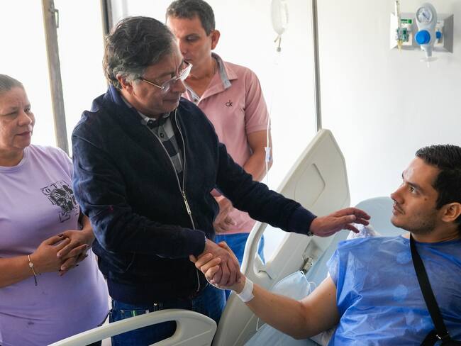 Ataque en Amalfi: Policías sobrevivientes recibieron la visita del presidente Petro