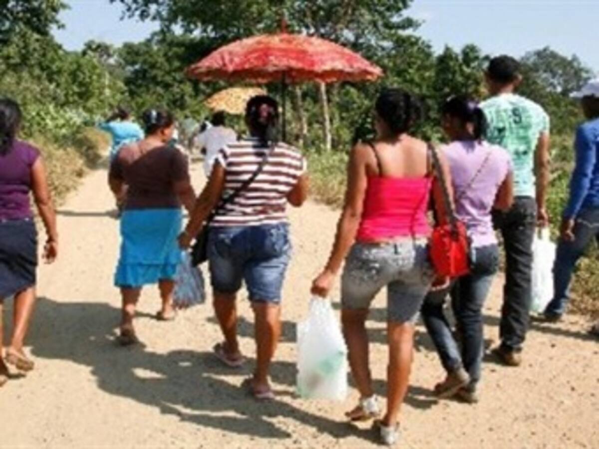 Petro dice que no son 8.000 sino 80.000 familias víctimas del conflicto que hay en Bogotá