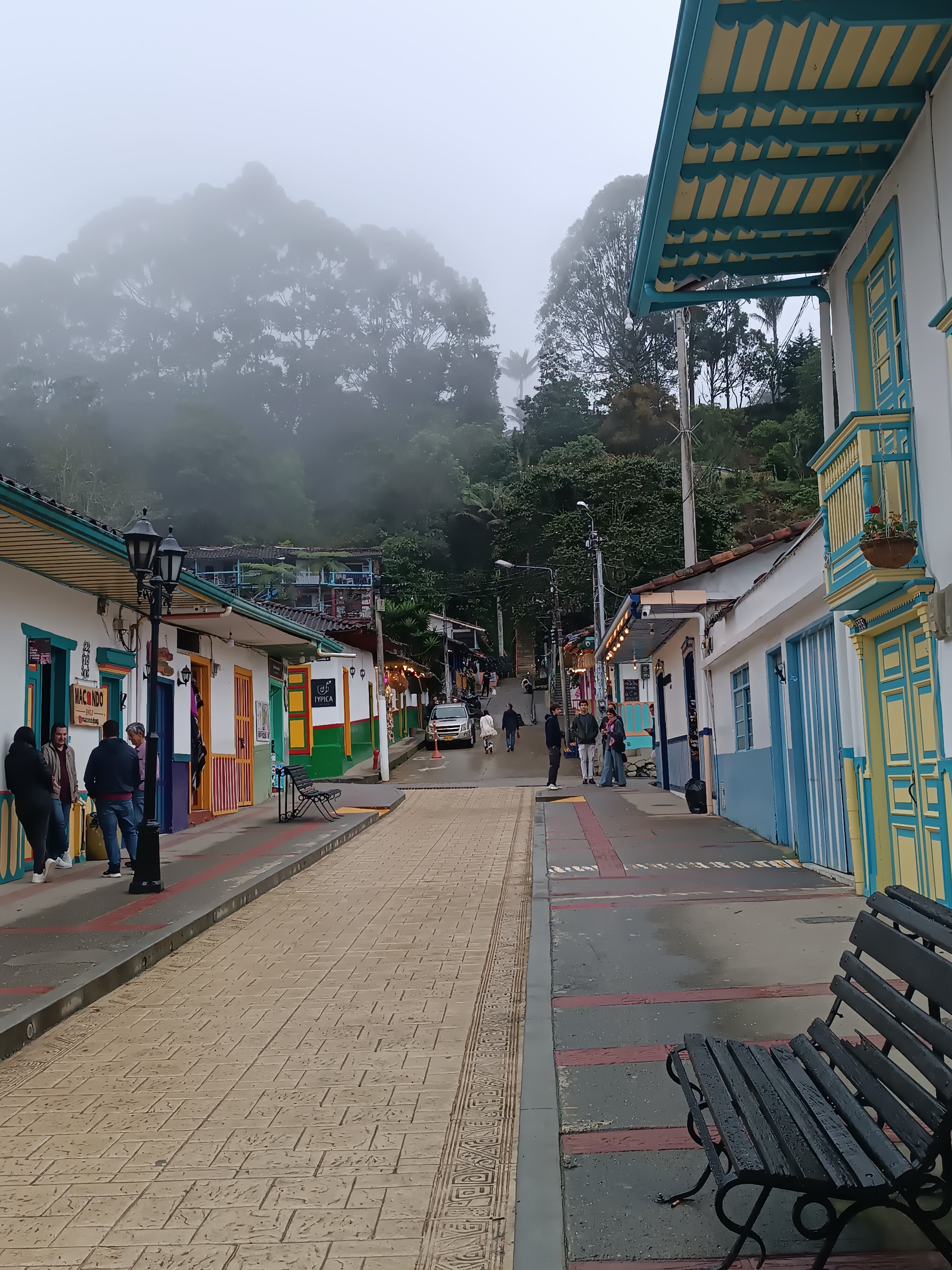 Calle Real de Salento, Quindío  en días de cielo nublado y frio. Foto: Ángeles Gonzáles