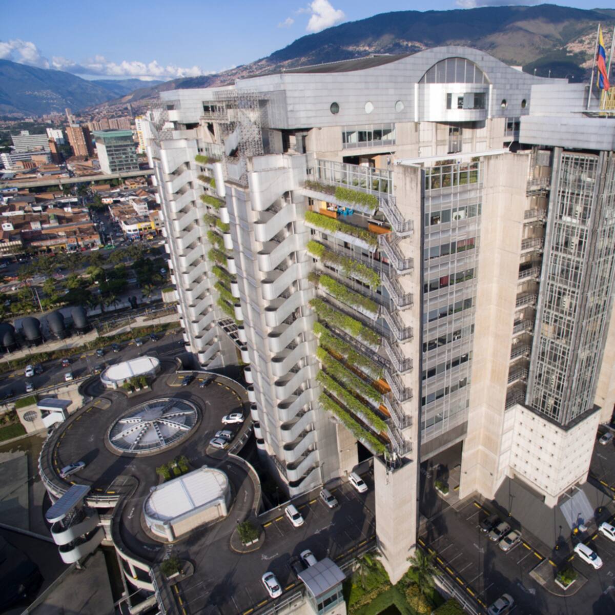 EPM adjudicó a Millicom Colombia Holding S.A.S. el 100 % de sus acciones en UNE