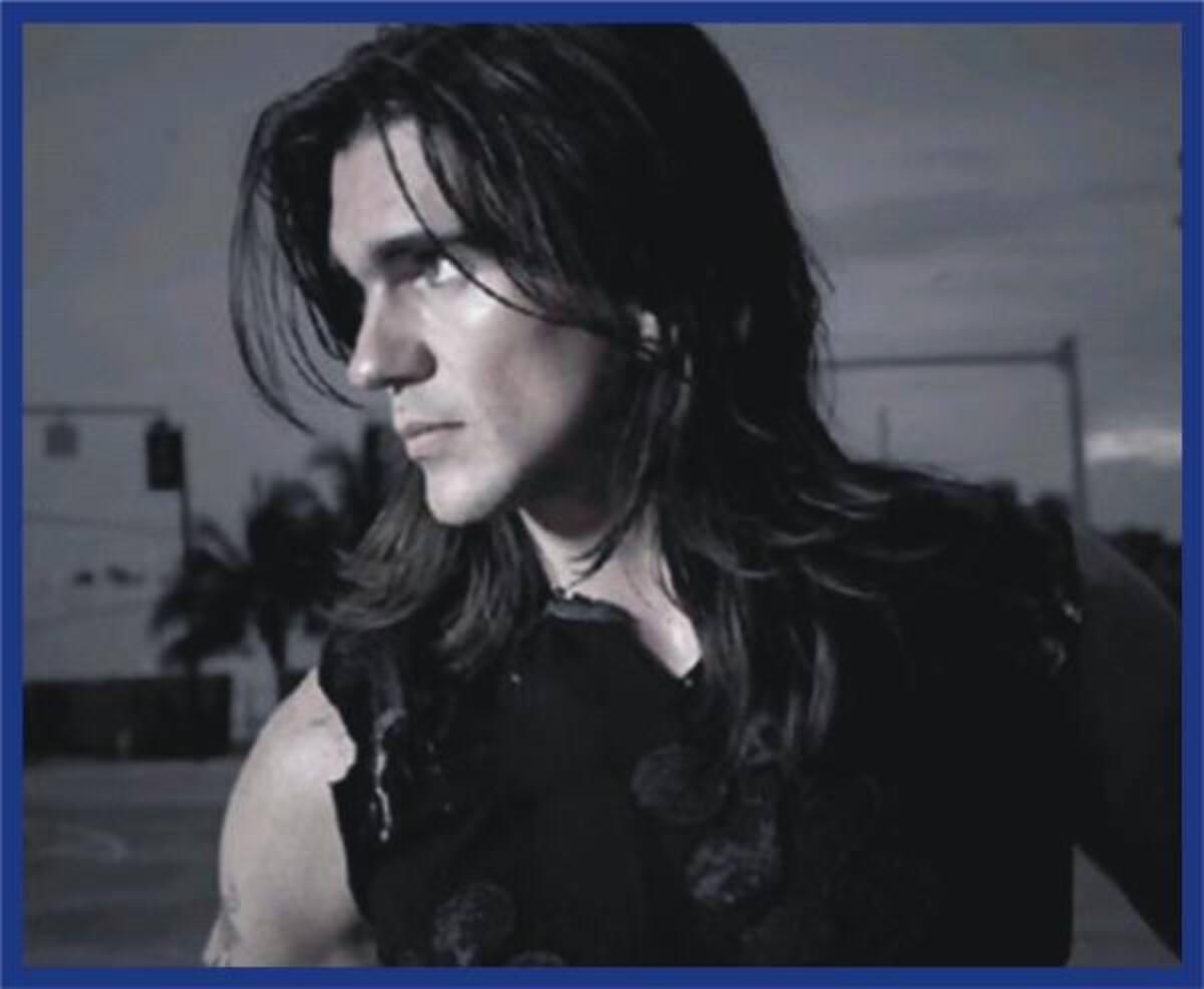En 2008 gana en las cateogrías: Álbum del Año por La vida es un ratico, Canción del Año por Me Enamora, Mejor Álbum Vocal Pop Masculino, Mejor Video Musical por Me Enamora, Grabación del Año por Me Enamora.