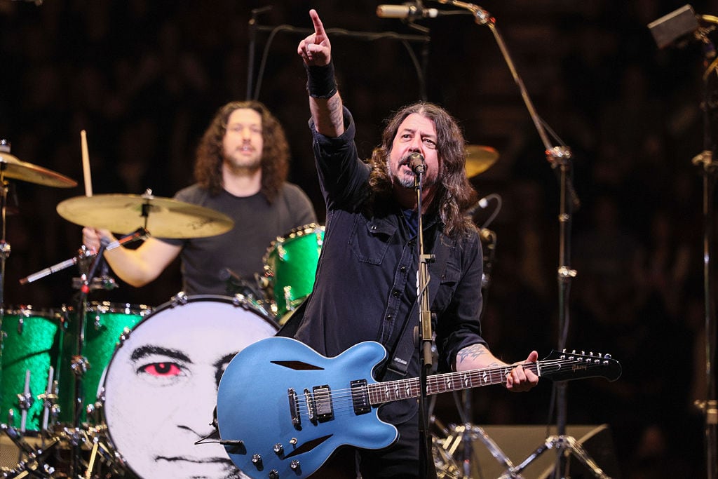 Inglewood, CA - January 14: Dave Grohl points towards the crowd while performing onstage during a Foo Fighters benefit concert at KIA Forum on Wednesday, Jan. 14, 2026 in Inglewood, CA. (Ronaldo Bolaños / Los Angeles Times via Getty Images)