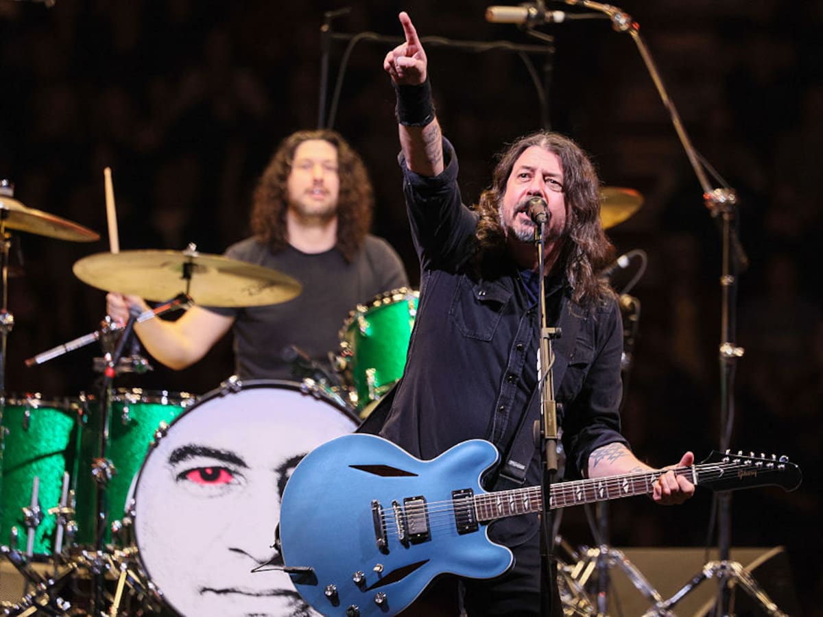La agrupación de rock estadounidense Foo Fighters presenta su primer concierto en el Tiny Desk