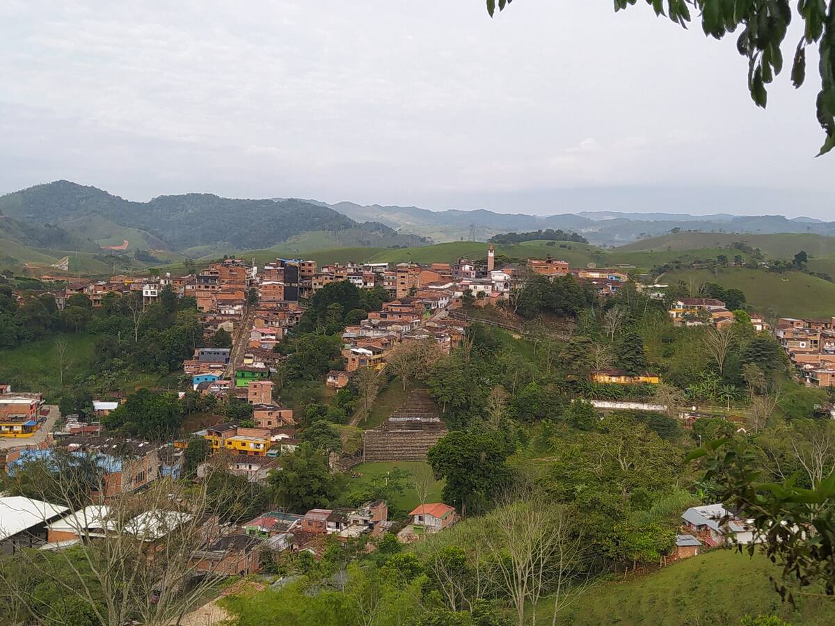 Ladrones dejaron sin computadores a los niños de una escuela rural en Maceo, Antioquia