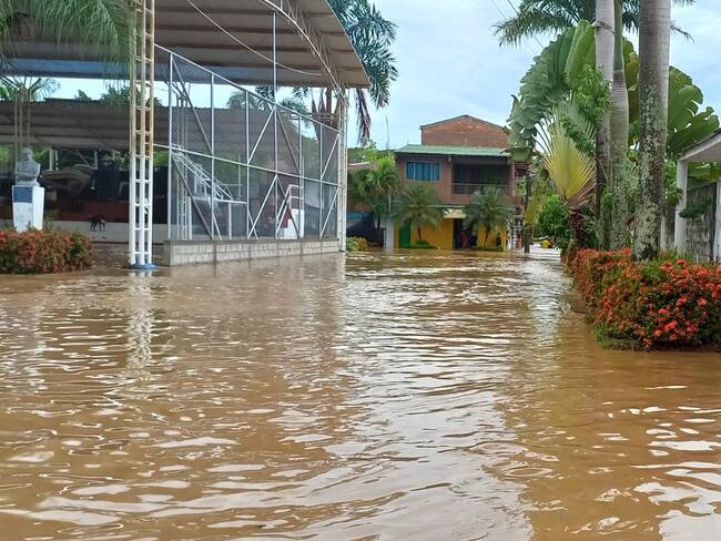 Calles inundadas de Puerto Triunfo, tras un fuerte aguacero. Foto: Dagran.