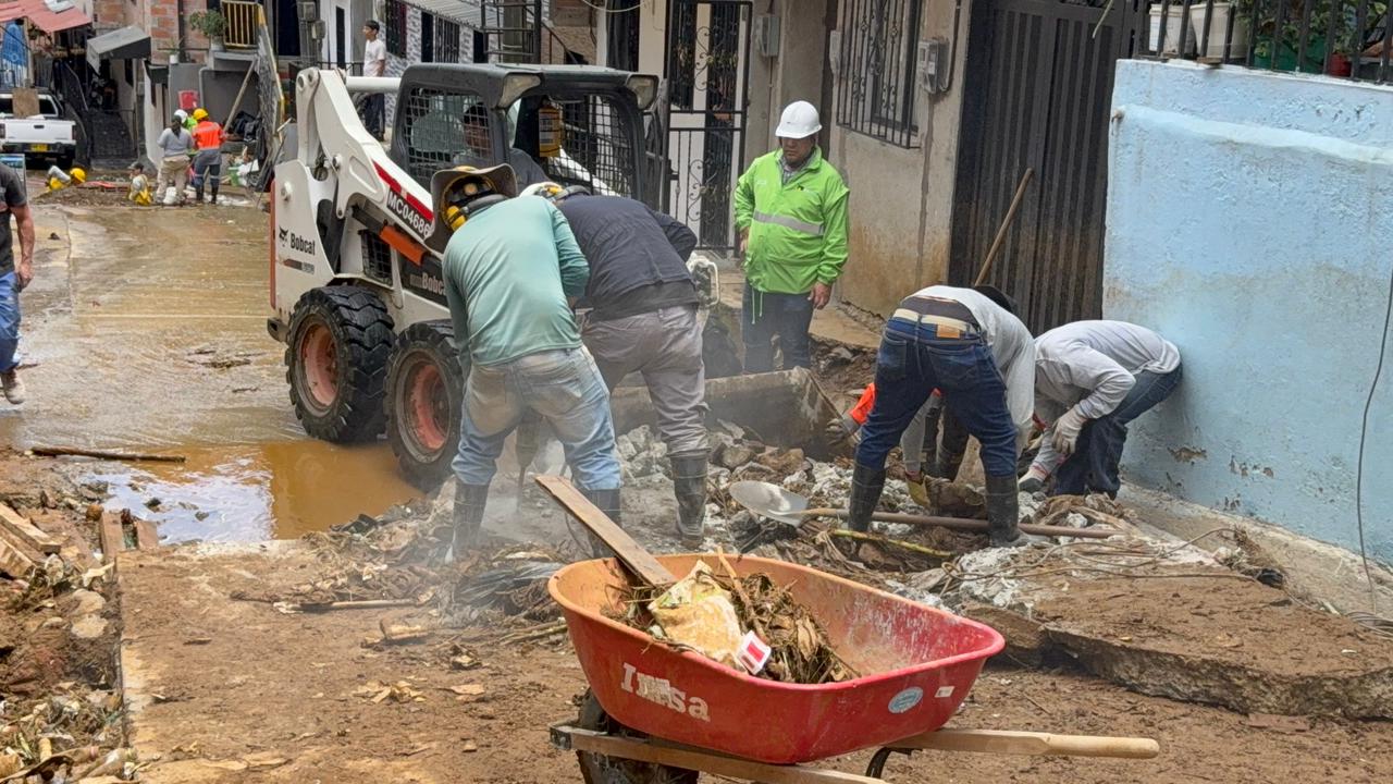 Recolección de escombros en Manrique- foto alcaldía de Medellín