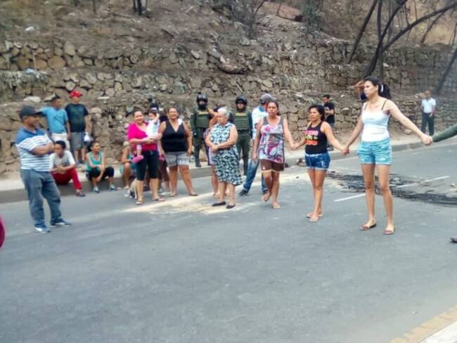 Protestas por falta de agua en Ciudadela Juan Atalaya