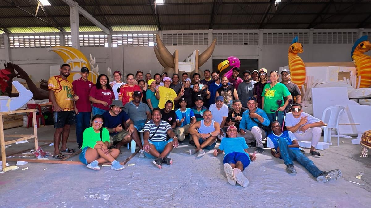 250 familias beneficiadas en la construcción de las carrozas y macrofiguras de la Independencia