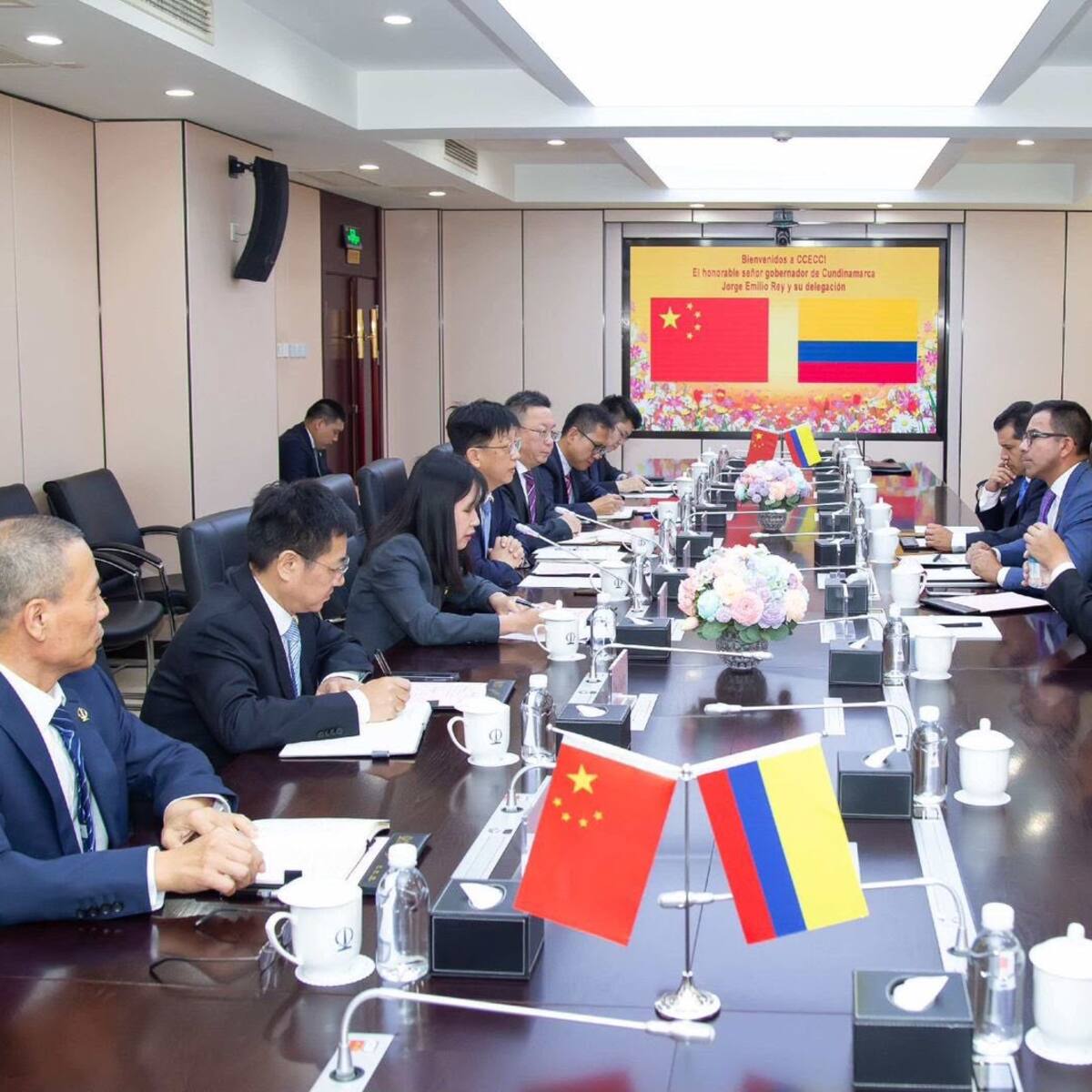 Gobernación de Cundinamarca y concesionario chino aceleran plan de trabajo de Regiotram de Occidente