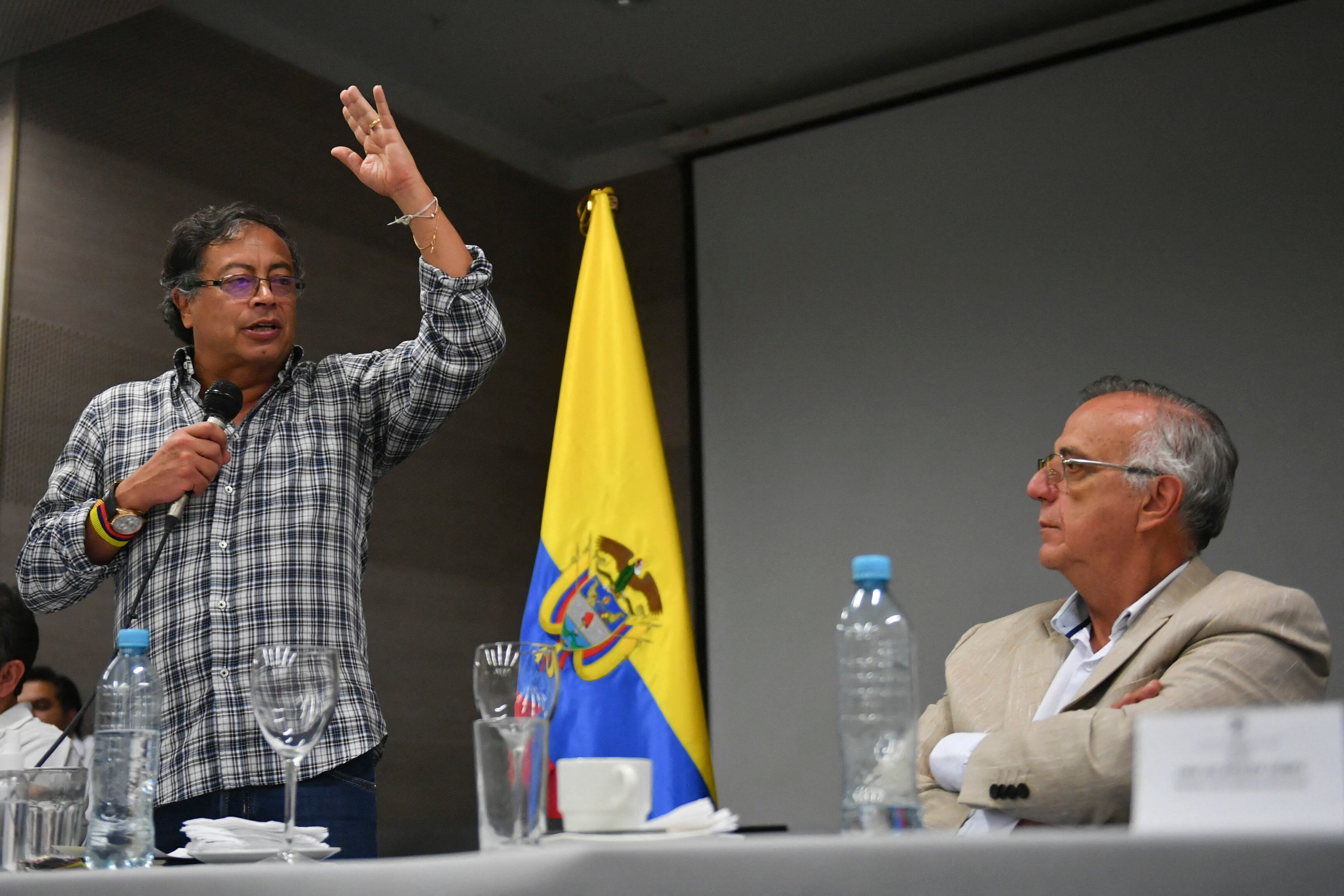 Gustavo Petro e van Velasquez | Getty Images