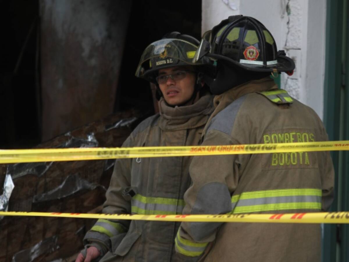 Incendio en parqueadero del sur de Bogotá afecta nueve vehículos