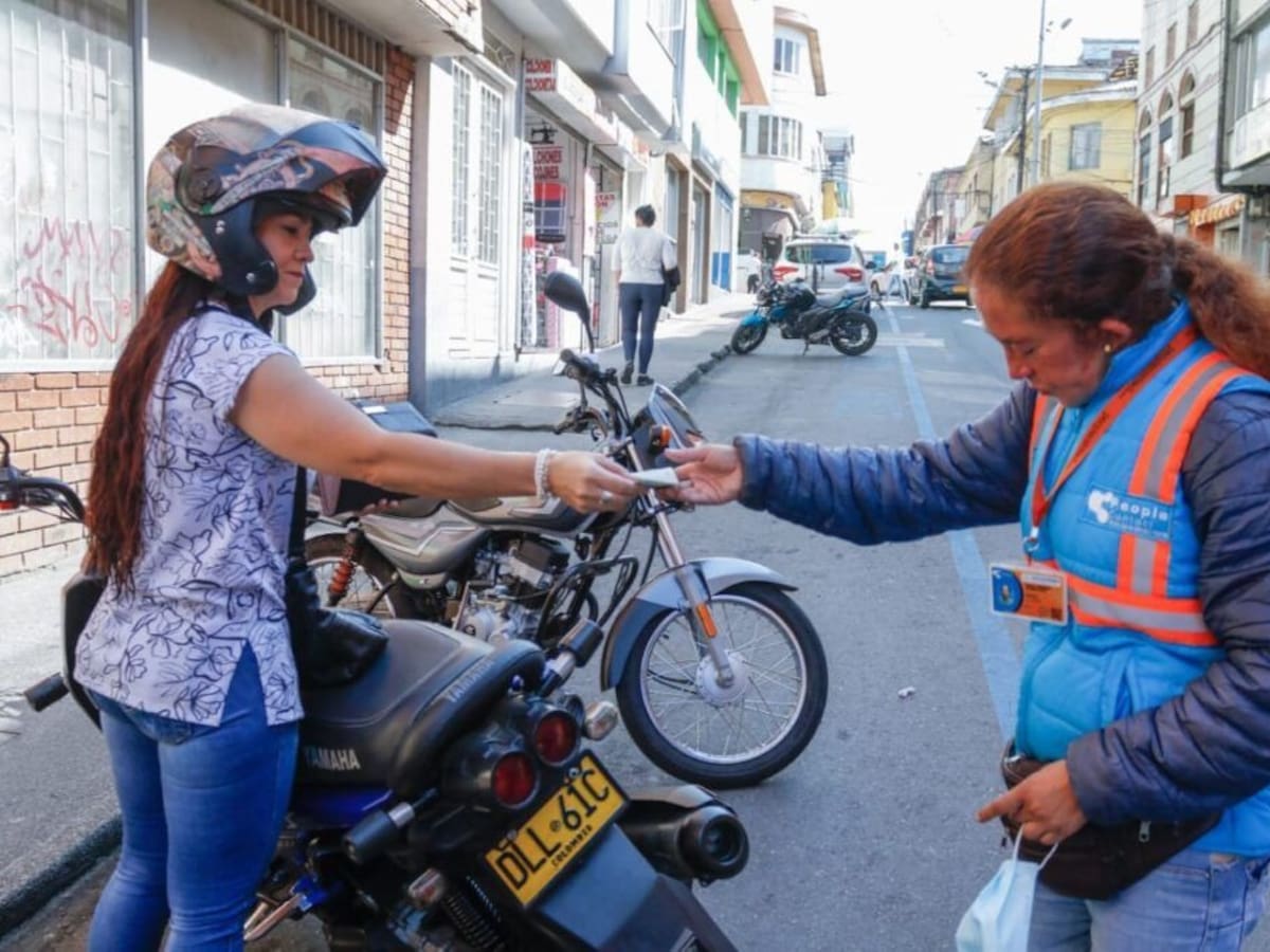¿Cuánto cuesta parquear en las zonas azules de Manizales en 2025?