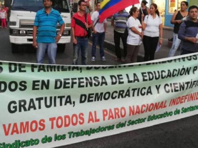 Inició paro de docentes en Santander