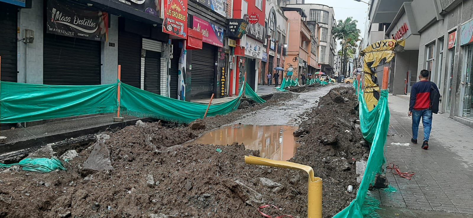 Comerciantes de la calle 18 entre carreras 8 y 9, señalan que las obras afectan sus negocios - Oficial Caracol Radio.