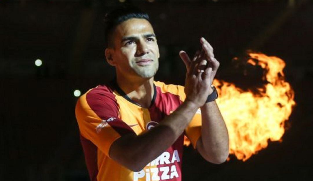 Falcao García en la presentación con el Galatasaray de Turquía en 2019