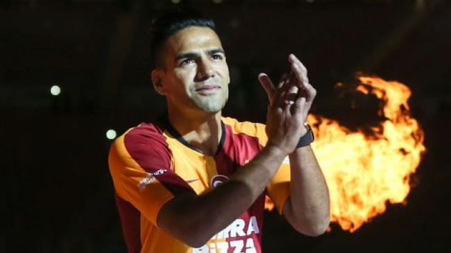 Falcao García en la presentación con el Galatasaray de Turquía en 2019