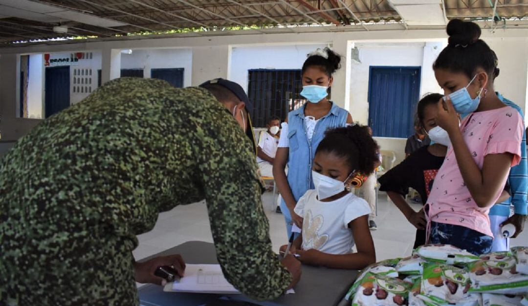 La Alta Consejería para las Regiones, la Armada y el Ejército llegaron con mercados, ropa, kits escolares y jornadas veterinarias y de salud