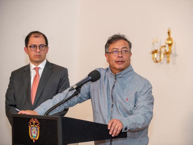 ¿Es bueno subir la tasa de interés, pero es malo subir el salario mínimo?: Petro