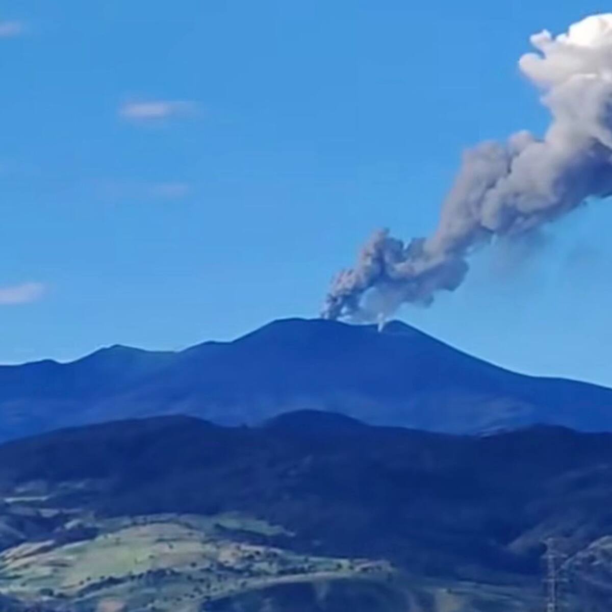 Procuraduría pide reforzar medidas de protección tras alerta naranja por actividad del volcán Puracé