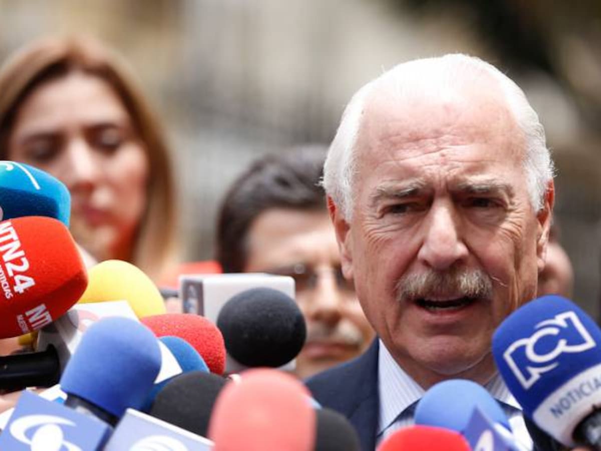 Pastrana pidió juicio de indignidad contra Juan Manuel Santos