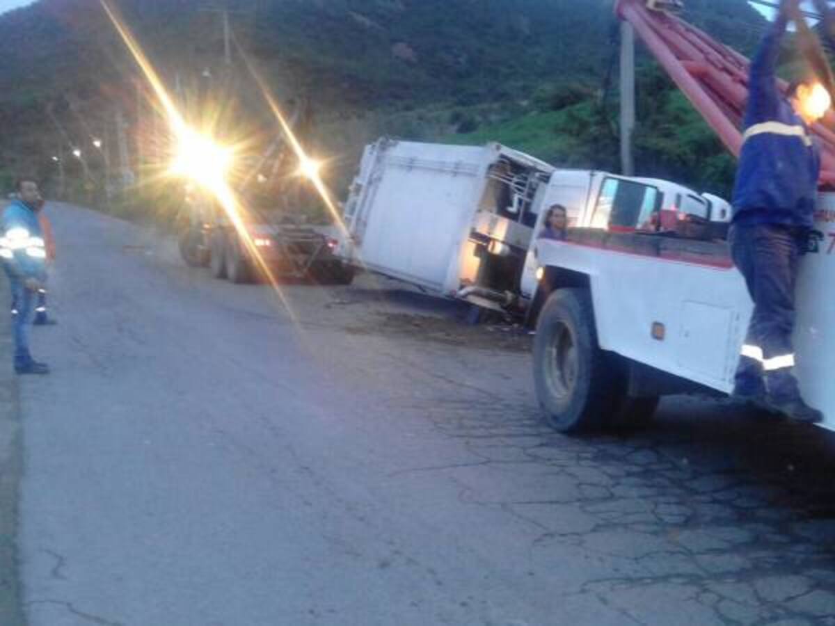 Camiones de nuevos operadores de aseo se quedan varados en doña Juana