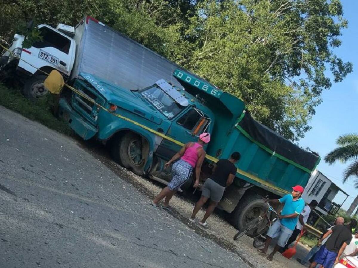 Choque entre volqueta y furgón dejó un muerto en el norte de Bolívar