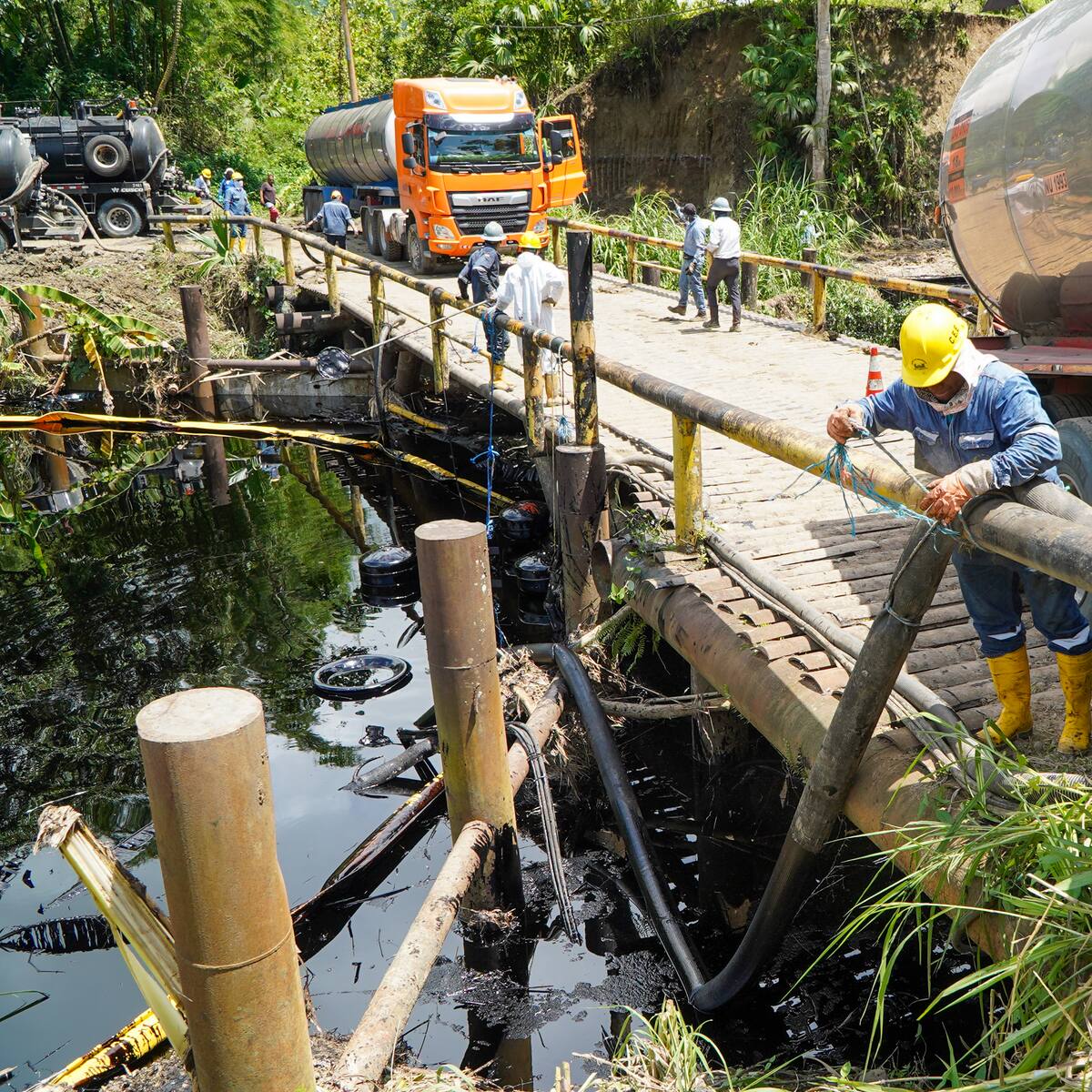 Ecuador frena exportaciones de petróleo tras derrame que afecta a 500 mil personas