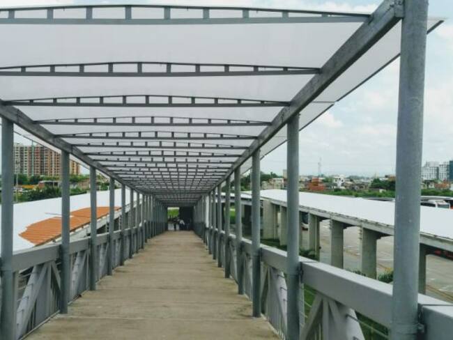 Avanza instalación de cubiertas de rampas peatonales de Patio Portal