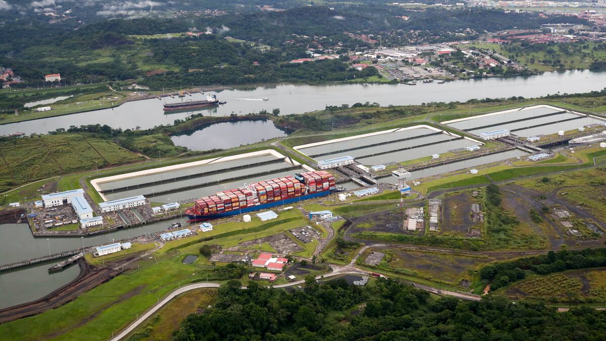 Canal de Panamá sigue funcionando, pero con dificultades por sequía