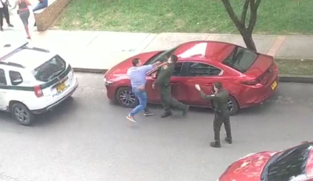 Agresión a Policia en Ibagué 